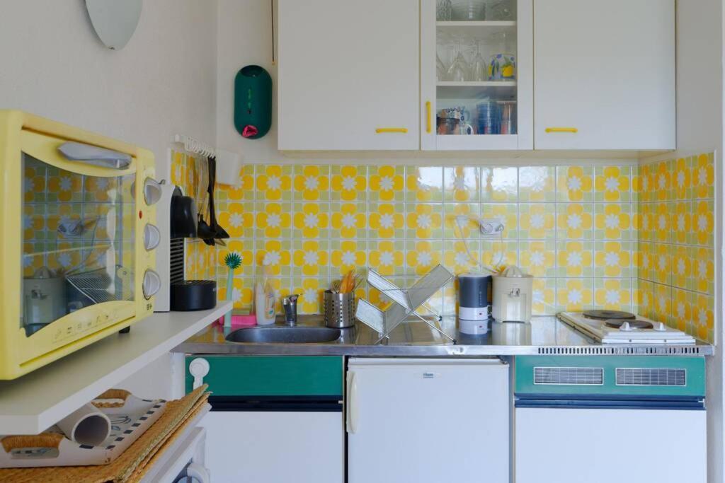 Apartamento St-Cyr - Studio Avec Balcon, Vue Mer Et Proche Plage Saint-Cyr-sur-Mer Exterior foto